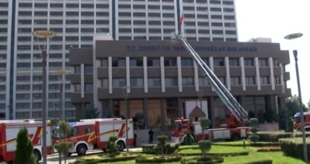 Bakanlık binasında yangın paniği