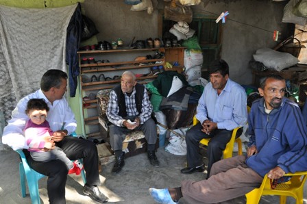 Yaşlı ve hastalarla evlerinde bayramlaştı