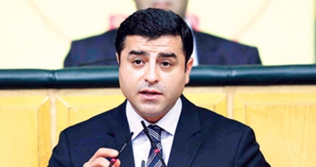 Sadece bayrak yakanları kınadı!