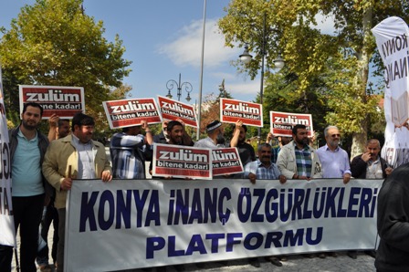 Müslümanları öldürüyorlar