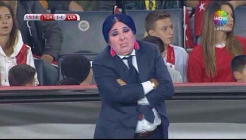 Sosyal medyada yeni çılgınlık: Nur Yerlitaş capsleri