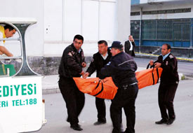 Güvenlik görevlisi kalbine yenildi