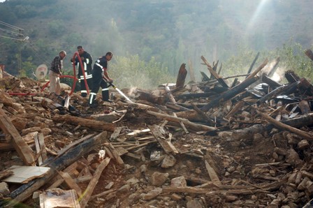 Akşehir’de tarihi bina kül oldu