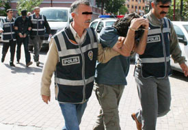 Örgüt üyesi 2 öğrenci gözaltına alındı