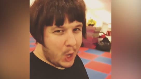 Şahan'dan Sezen Aksu taklidi