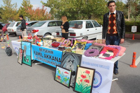 Özel öğrencilerin el emekleri sergiledi