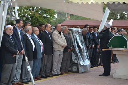 Kazım yanar babasını kaybetti
