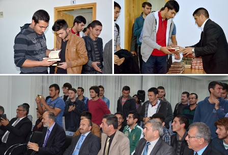 Öğrencilere Kur’an-ı Kerim dağıtıldı