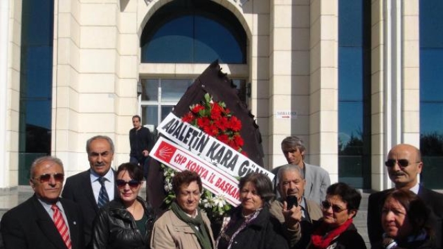 Konya ve Aksaray'da CHP'lilerden Adliyeye Siyah Çelenk