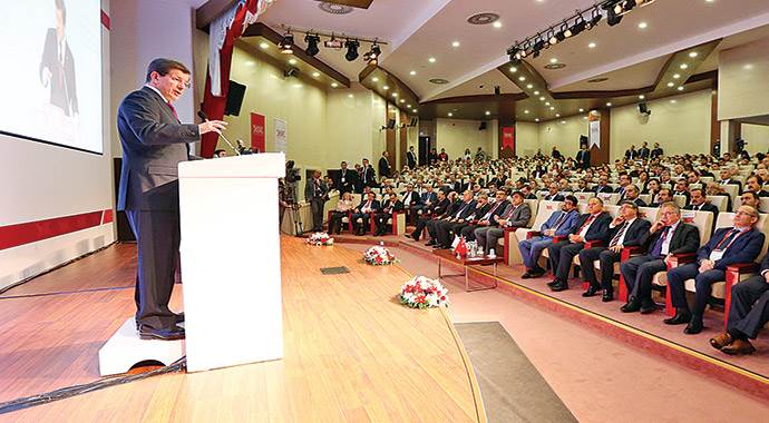 Üniversitelere bu uyarı yeter: Slogan değil fikir üretin!