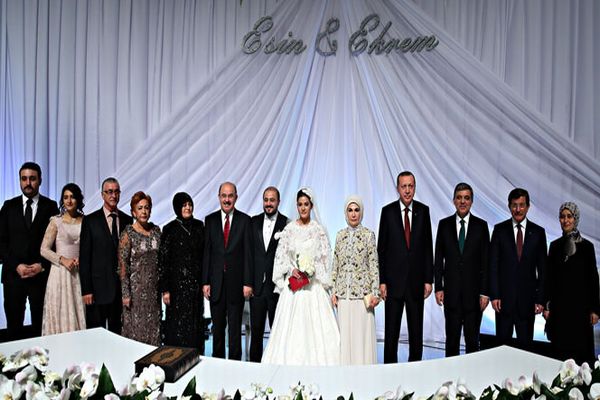 Devletin zirvesi bu düğünde buluştu!