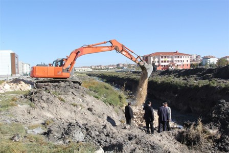 Cihanbeyli'de kanal boyu ıslah çalışmaları