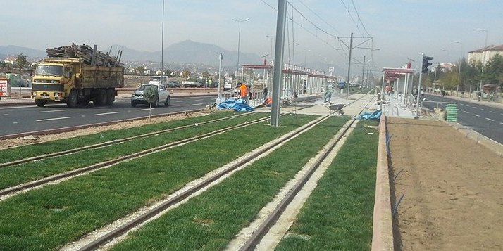 Davutoğlu, Cumartesi raylı sistem açılışı yapacak