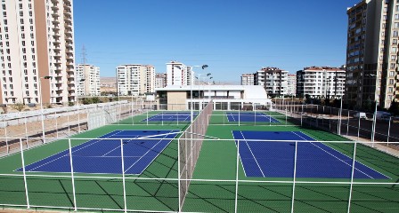 Selçuklu’da tenis kortu tamamlanıyor