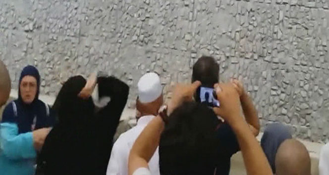 Şeytana taş yerine iPhone fırlattı