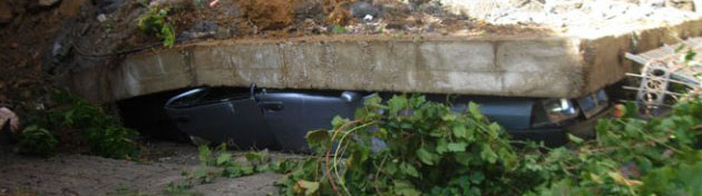 İstinat Duvarı Çöktü: 13 araç pert