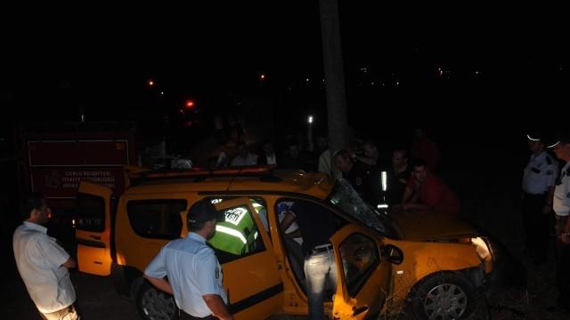Otomobil Elektrik Direğine Çarptı: 1 Ölü