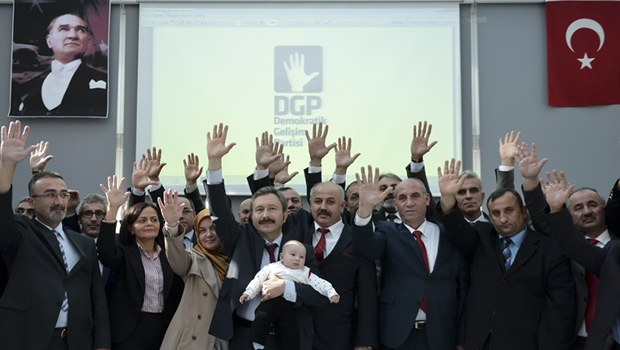 İdris Bal Tanıttı: Yeni Kurulan Partinin Amblemi 'El'