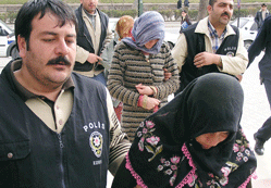 Sabıkalı hırsızlar suçüstü yakalandı