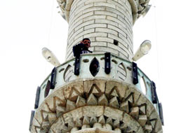 Yükseklerde şebeke arıyorlar