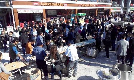 Vizyon Gençlik aşure dağıttı