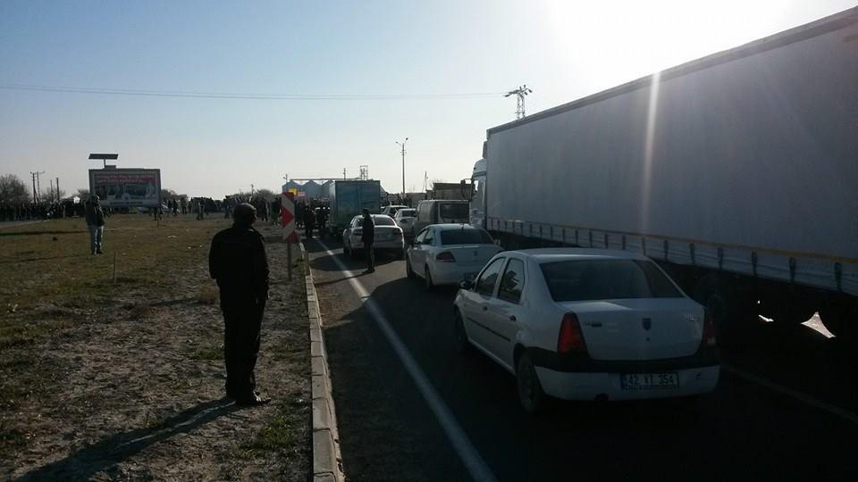 Otobüs eylemi trafiği felç etti