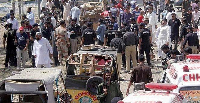 Pakistan'da Katliam Gibi Trafik Kazası: 50 Ölü