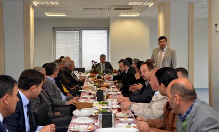 Özgüven’e teşekkür plaketi