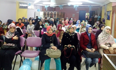 AGD’li hanımlar aşure dağıttı