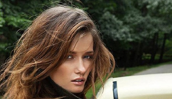 Banyoda köpeklerle birlikte bulundu...