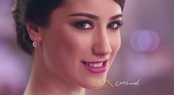 Hazal Kaya'ya milyon dolarlık teklif!