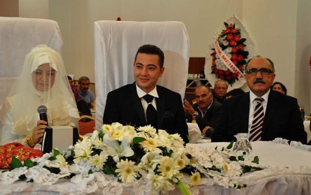 Veli Korkmaz ile Elif Özdamar evlendi... İşte düğün fotoğrafları