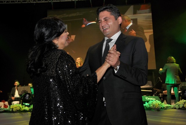 Türkan Şoray'dan 100. yılın şerefine dans!