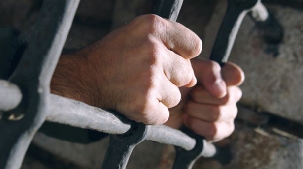 Facebook'tan hakarete hapis cezası