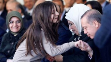 Taner Yıldız'ın kızından Erdoğan'a sürpriz