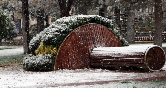 Kar yağışı vatandaşları hazırlıksız yakaladı!