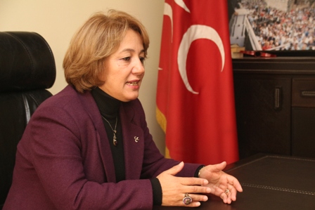 Abalı'dan kadına şiddet mesajı