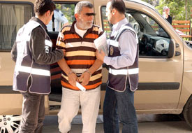 Operasyonda gözaltı sayısı 120 oldu