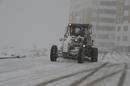 Meram'da kar mesaisine başladı