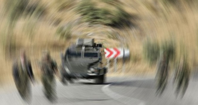 Hakkari'de askeri araç devrildi: 1 şehit 2 asker yaralı