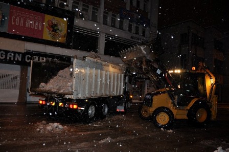 Ekipler gece de seferber oldu