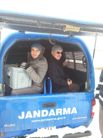 Jandarma kışta vatandaşın yanında