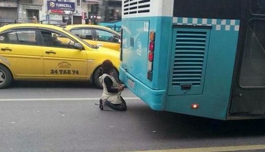 İstanbul'da vicdanları sızlatan fotoğraf!