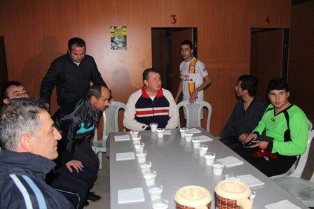 Halı sahalarda süt ikramı