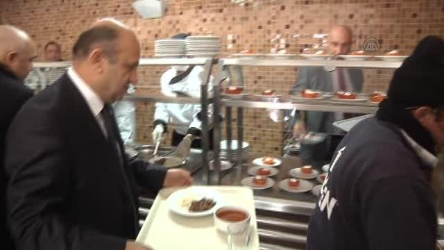 Fikri Işık, İşçilerle Yemek Yedi