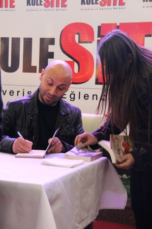 Tazeoğlu  sevenleriyle buluştu