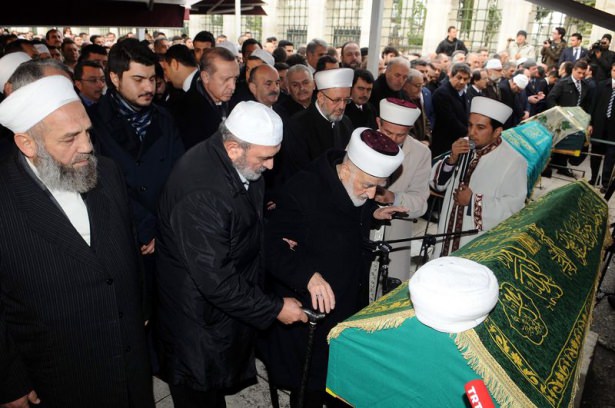 Erdoğan hocası Öztürk'ü son yolculuğuna uğurladı
