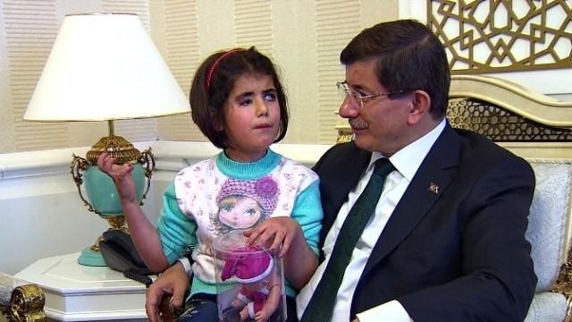 Başbakan Davutoğlu'ndan Görme Engelli Miniğe İlginç Teklif