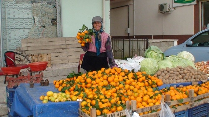 50 Yıldır Sebze Ve Meyve Satıyor
