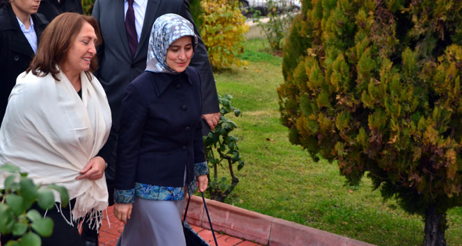 Sare Davutoğlu, Selvi Kılıçdaroğlu’na taziyede bulundu